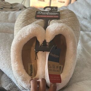 Dearfoams Beige Quilted Slippers